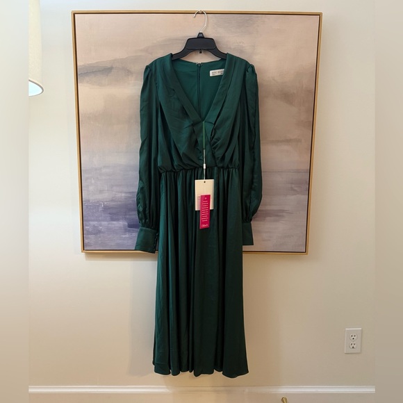 Mac Duggal Dresses & Skirts - Mac Duggal Emerald Green Long Sleeve Bishop Satin Cocktail Dress